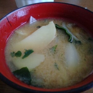 じゃがいも☆大根の葉☆ワカメのお味噌汁